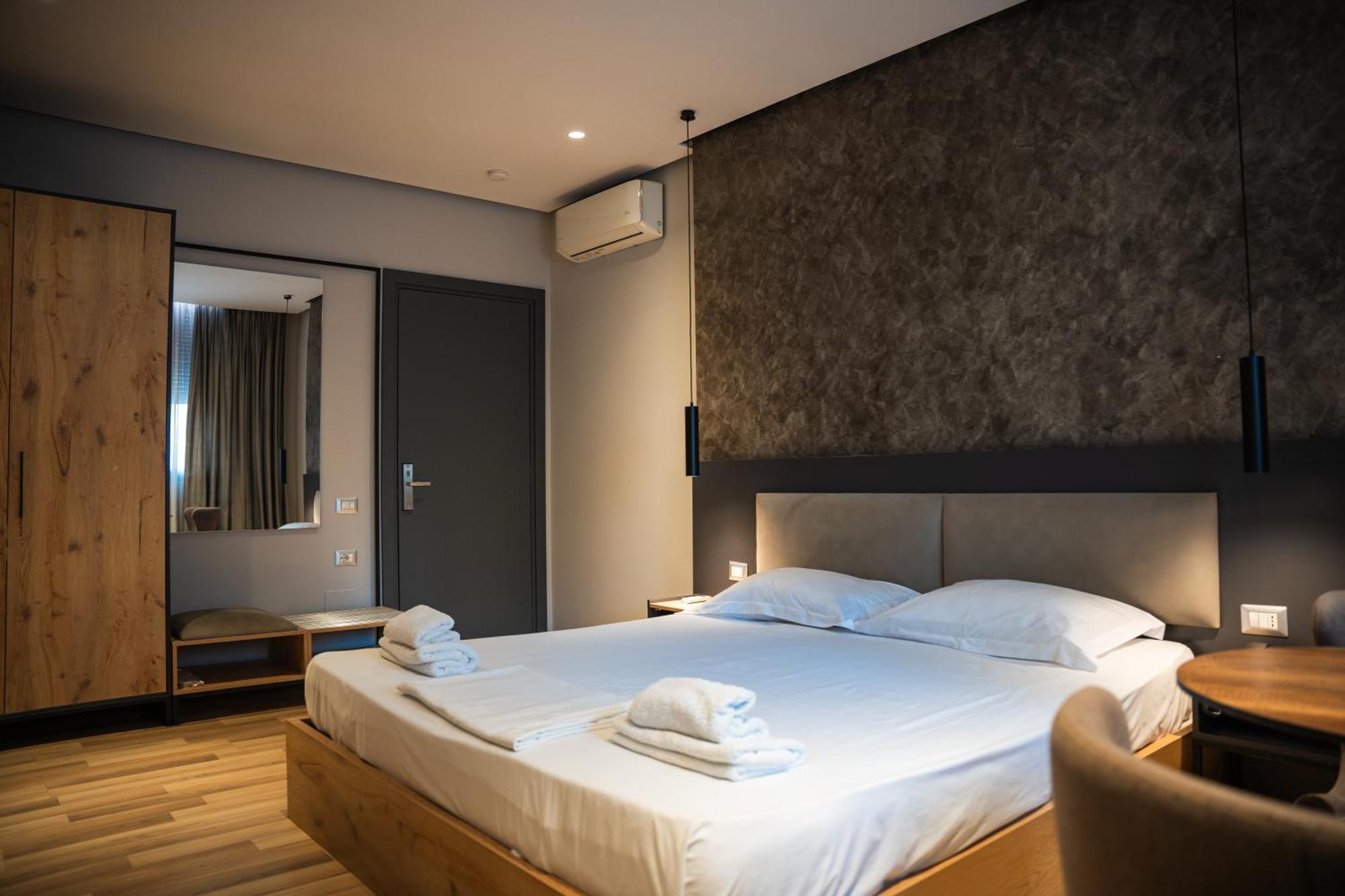 Center Boutique Hotel Tirana Exterior foto
